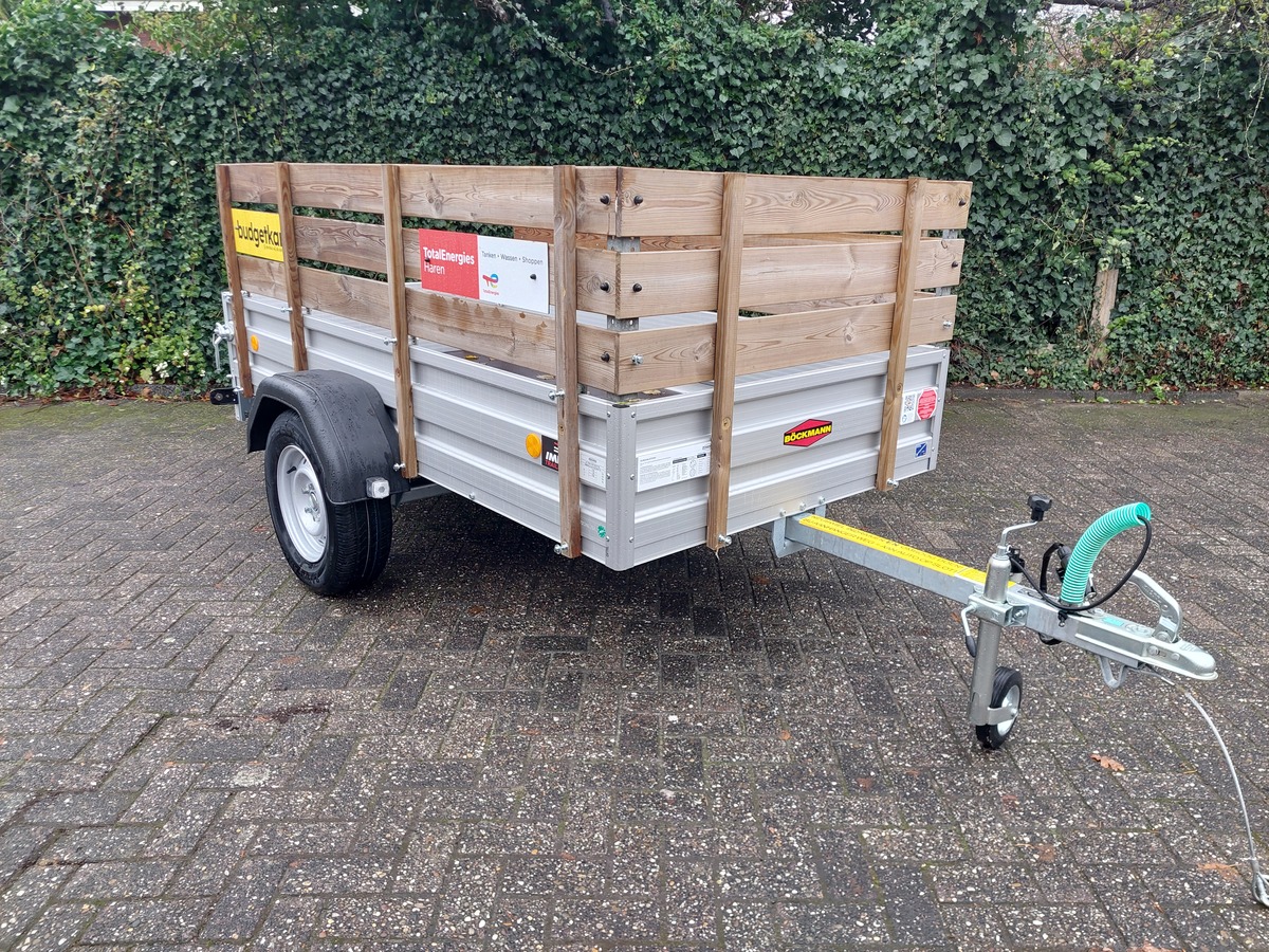 Kar 112 Open aanhanger standaard met hek (250x125)