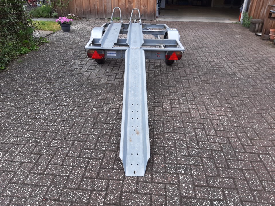 Kar 154 Motor aanhanger voor 1 motor ongeremd (200x150)